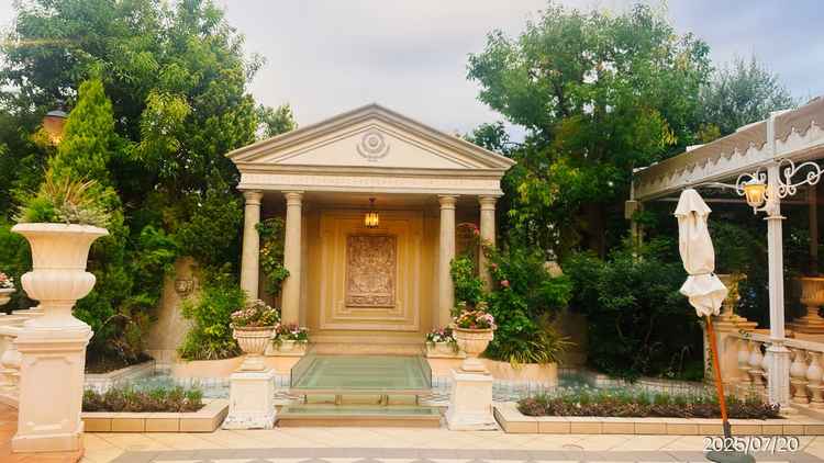 披露宴会場二つ目の庭