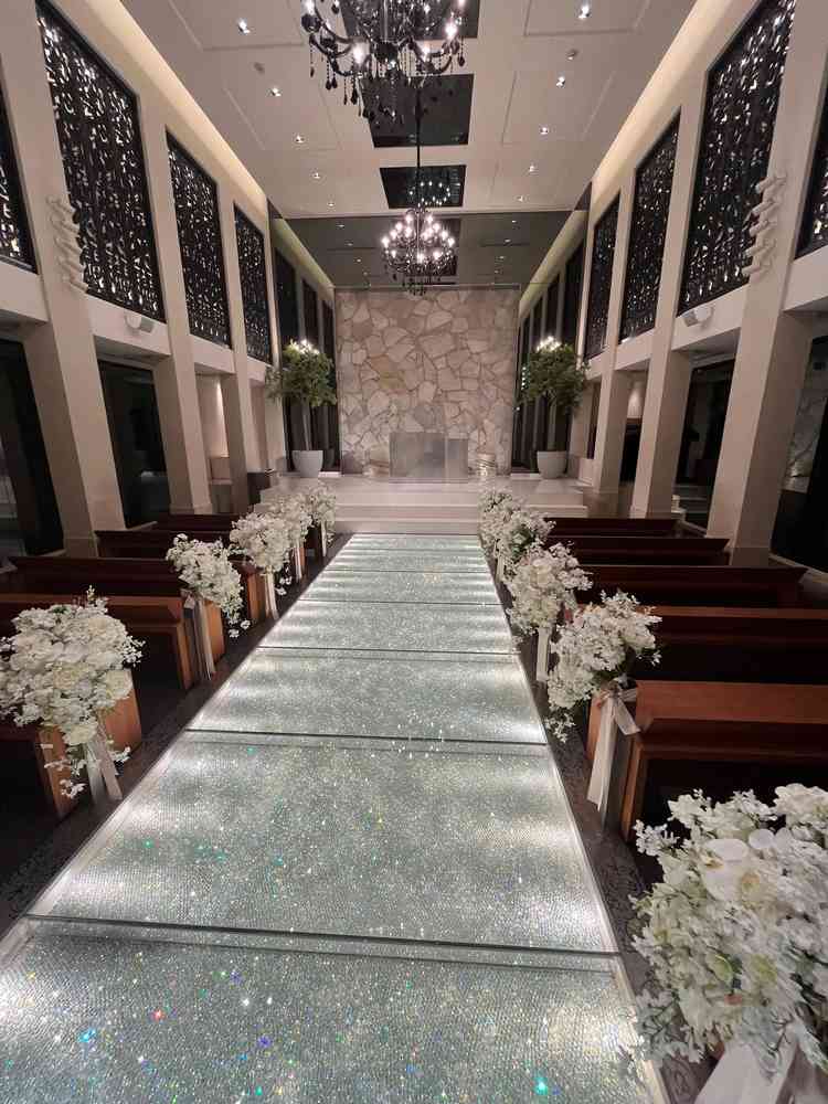 チャペル正面が石畳の珍しいデザインになっていました。