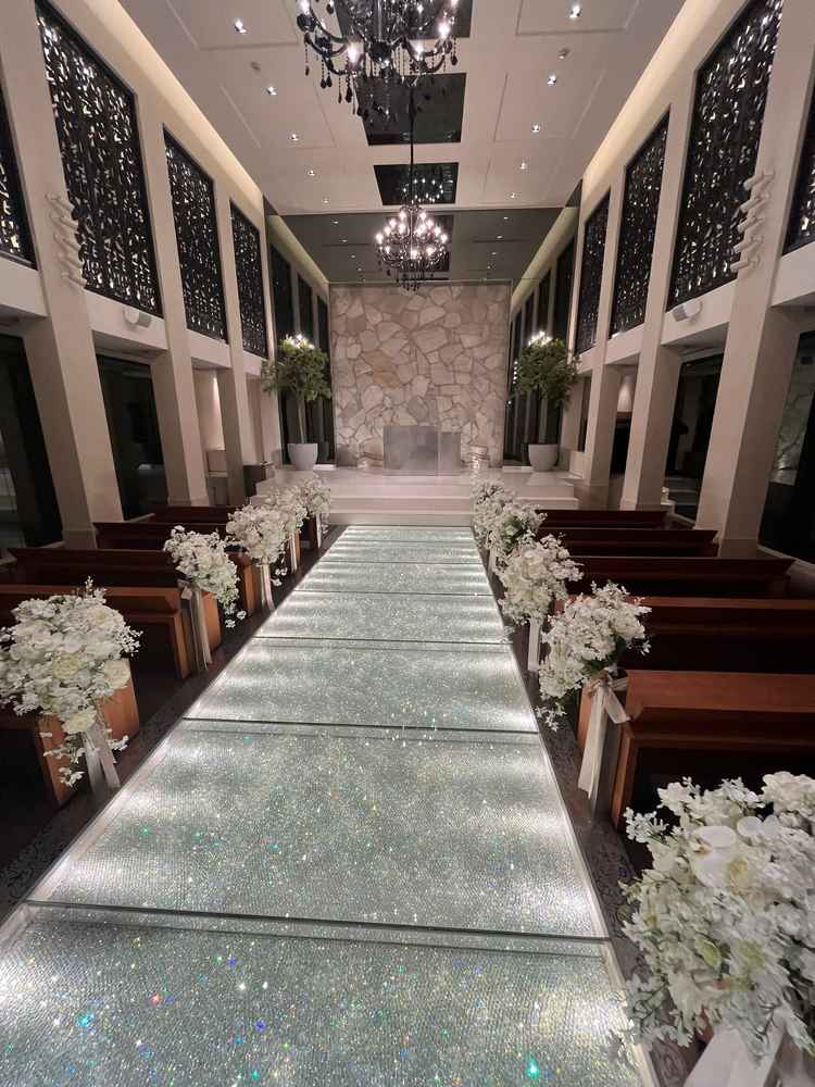 チャペル正面が石畳の珍しいデザインになっていました。