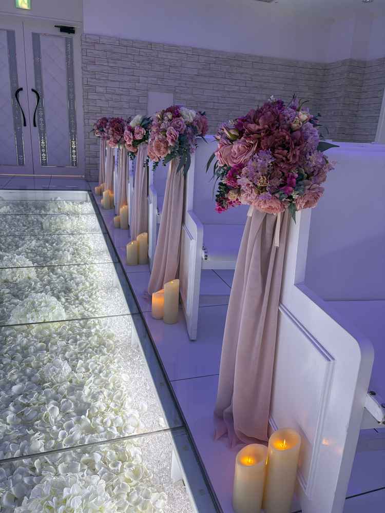 チャペル内(ライトの色を変えていただいた時の様子)