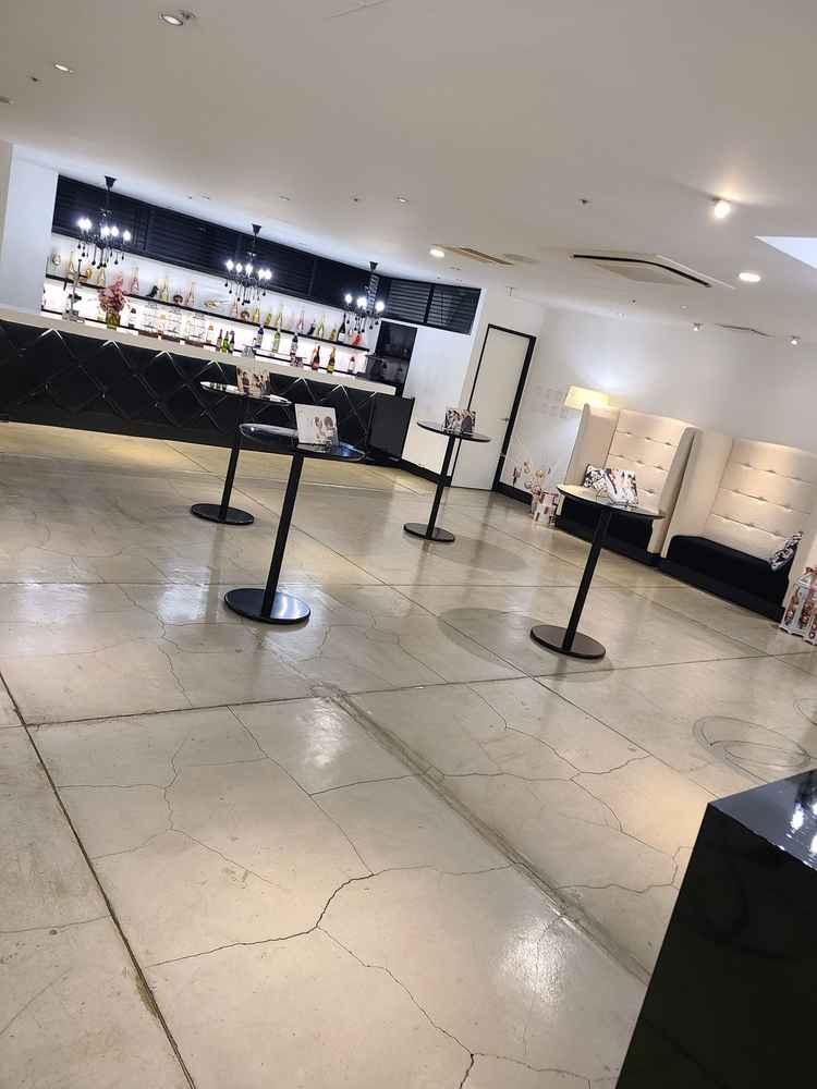 挙式と披露宴の間に、本人も参加できるウエルカムパーティの会場があり、とても素敵なイベントだと思います