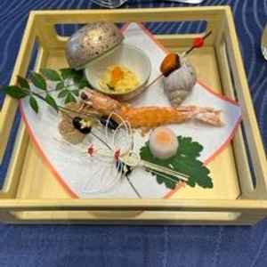 最も高額コース「花結」の前菜5種盛り。見た目の華やかさがあった。