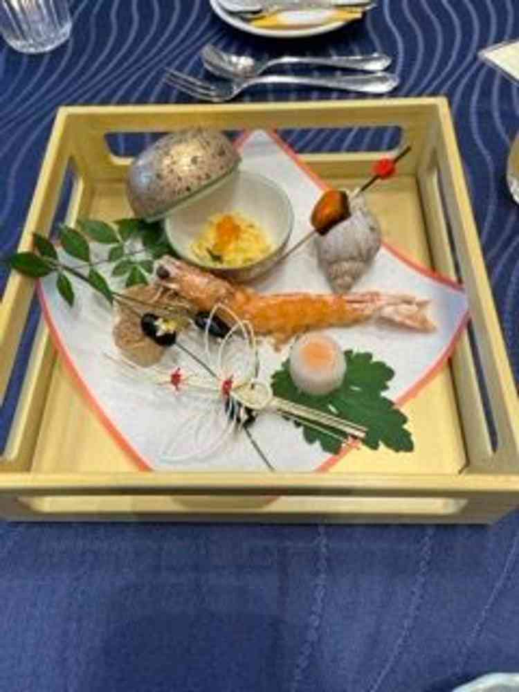 最も高額コース「花結」の前菜5種盛り。見た目の華やかさがあった。