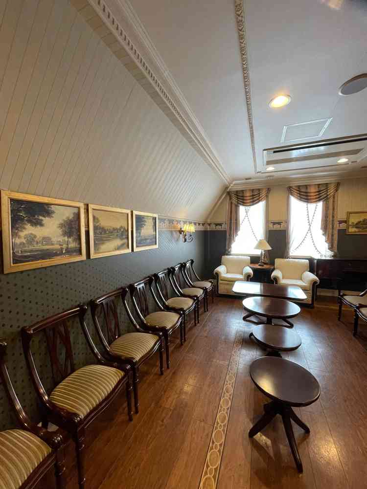 両親が待つ部屋です。とても広くお互いの両親と会わないように仕切りもできるのが柔軟で良い思いました。