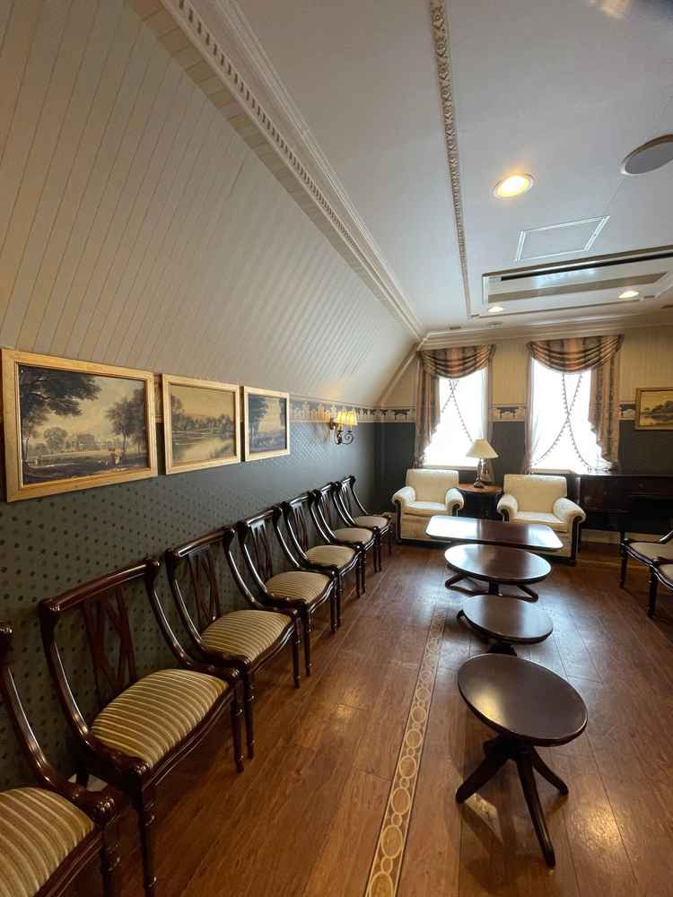 両親が待つ部屋です。とても広くお互いの両親と会わないように仕切りもできるのが柔軟で良い思いました。