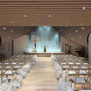 天井に木を施した独創的な空間でした。