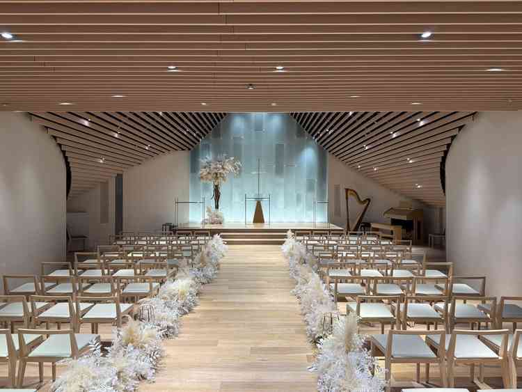 天井に木を施した独創的な空間でした。