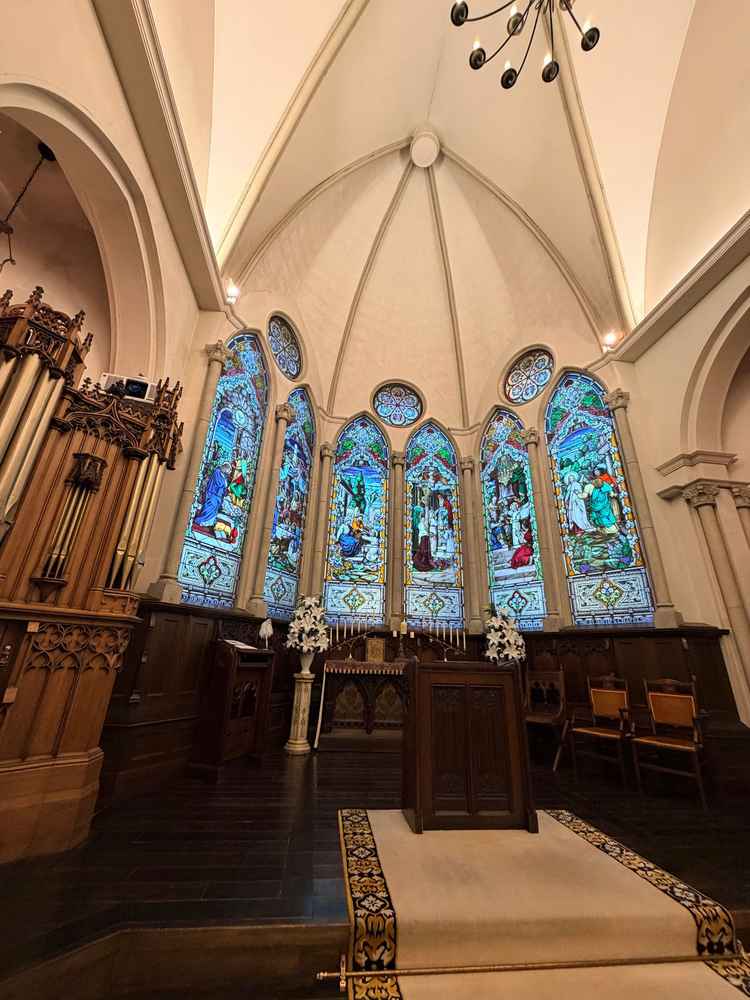 本館のチャペル。本物にこだわっているということで、オルガンは外国の年代物を使用している。