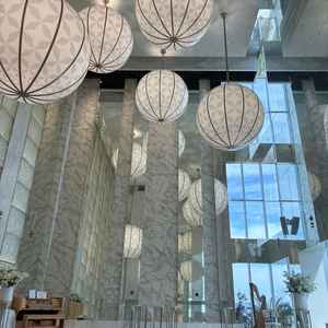 天井のオブジェが素敵でとても良い雰囲気でした。