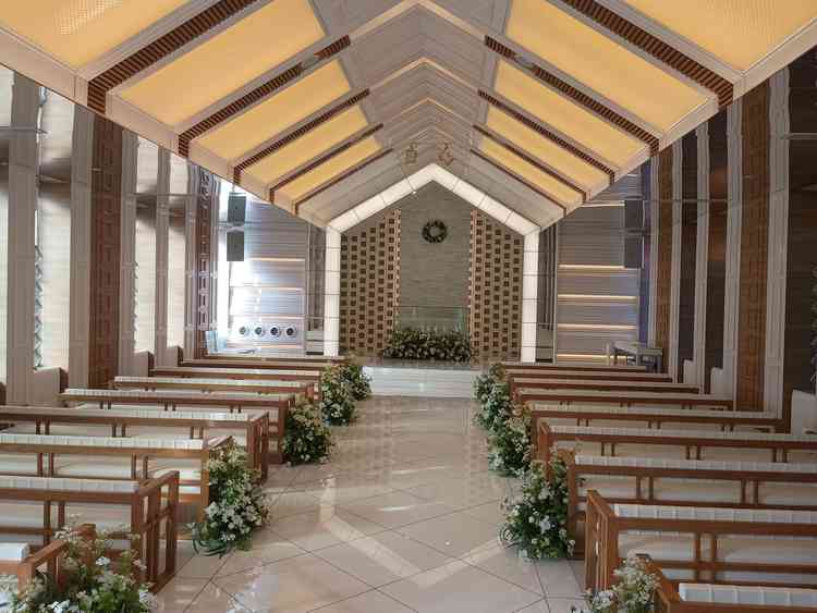 自然光がはいるチャペル