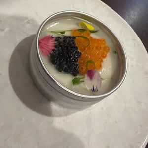 2種類のキャビア　見た目がおしゃれで食感も楽しく、とてもおいしかったです