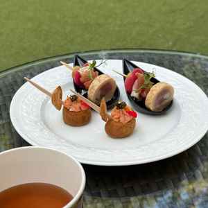 ガーデンでアフターセレモニーを想定して試食をいただきました。