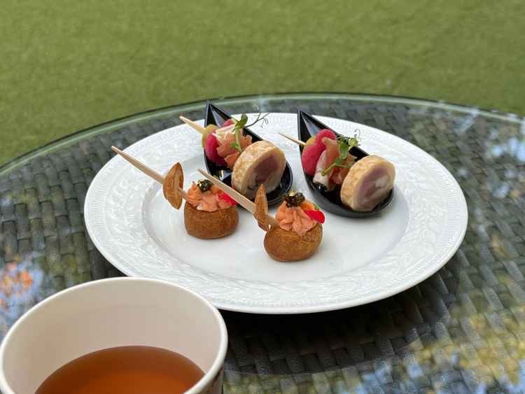 ガーデンでアフターセレモニーを想定して試食をいただきました。