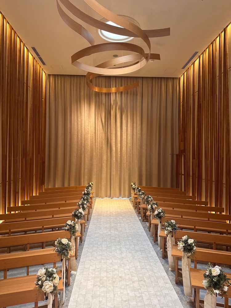 チャペルの写真で、木の温かみや匂いを感じれた。