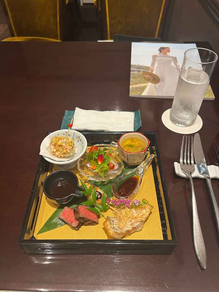試食。出身地の食材を使った1品を用意してくださりました。どれも美味しかったです。