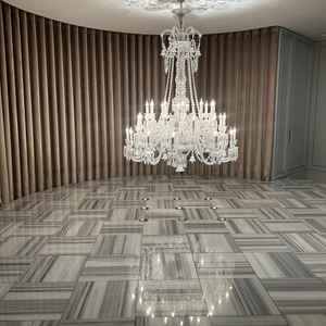 チャペル内のシャンデリア