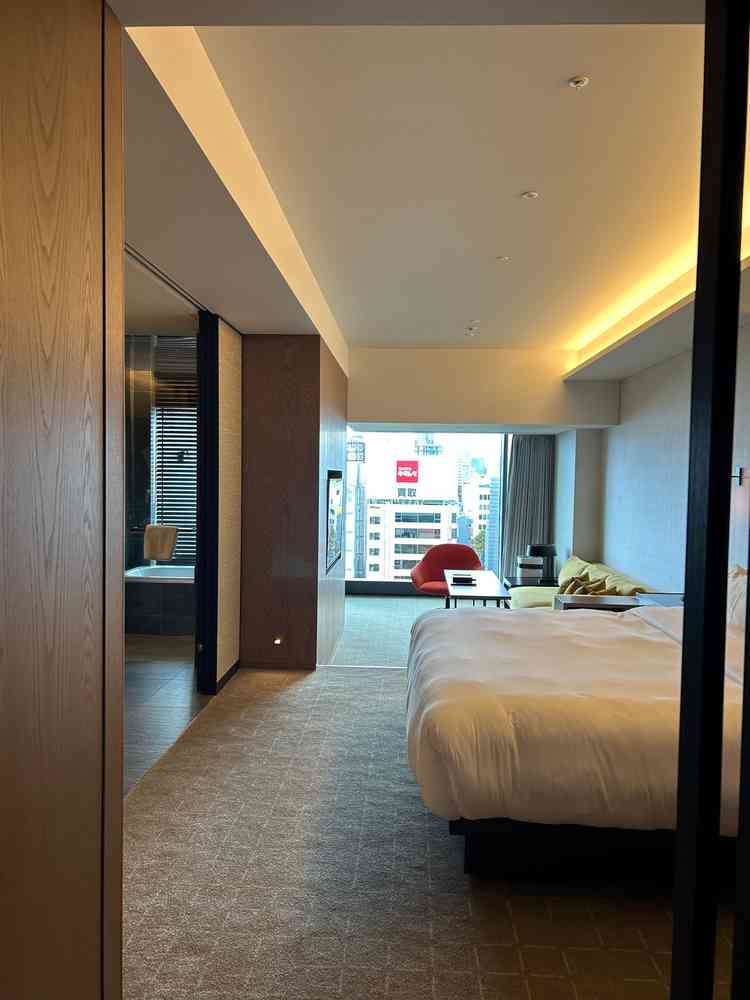 宿泊の部屋。2泊3日でホテルに滞在できて、非日常のまま結婚式の余韻を楽しめるのが素敵だと思った。