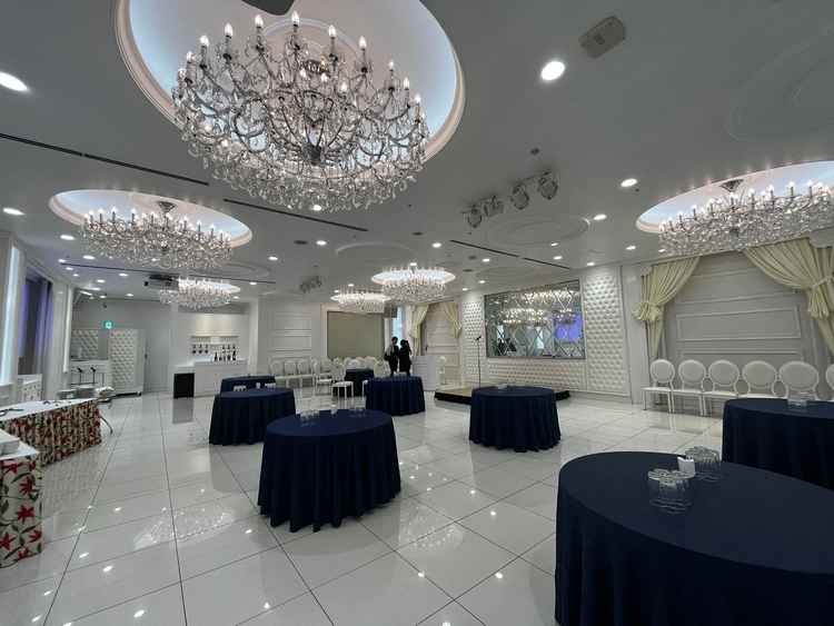 披露宴会場セレナーデです。同窓会前ということでこのような形でした。