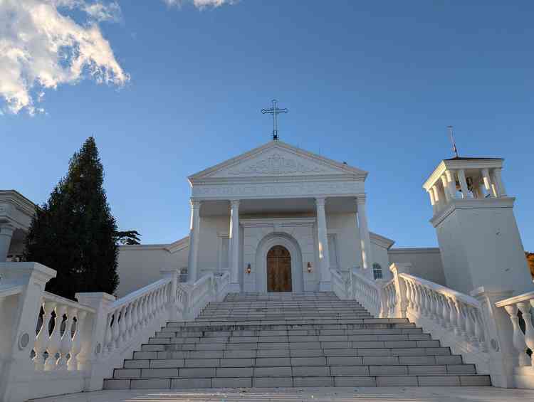 チャペル。ここでフラワーシャワーやシャボン玉の演出がある。