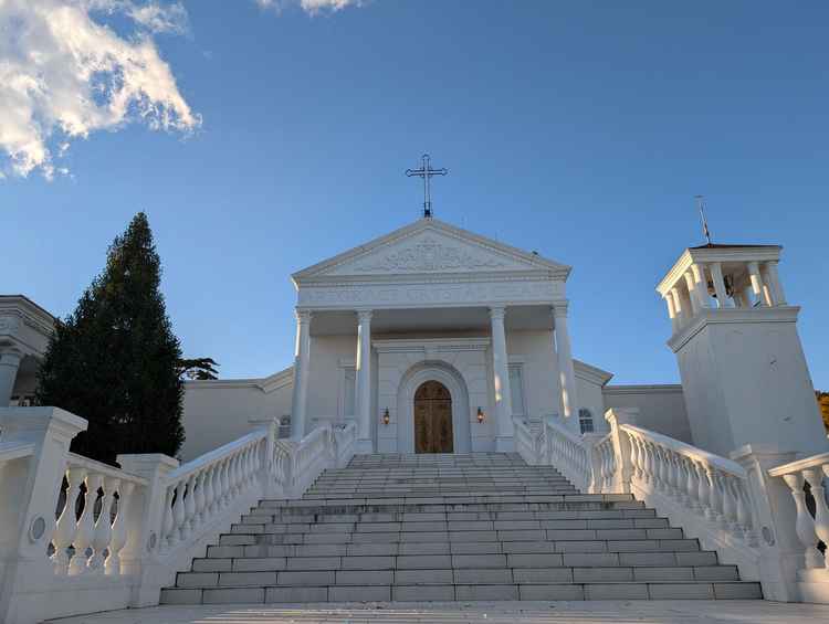 チャペル。ここでフラワーシャワーやシャボン玉の演出がある。