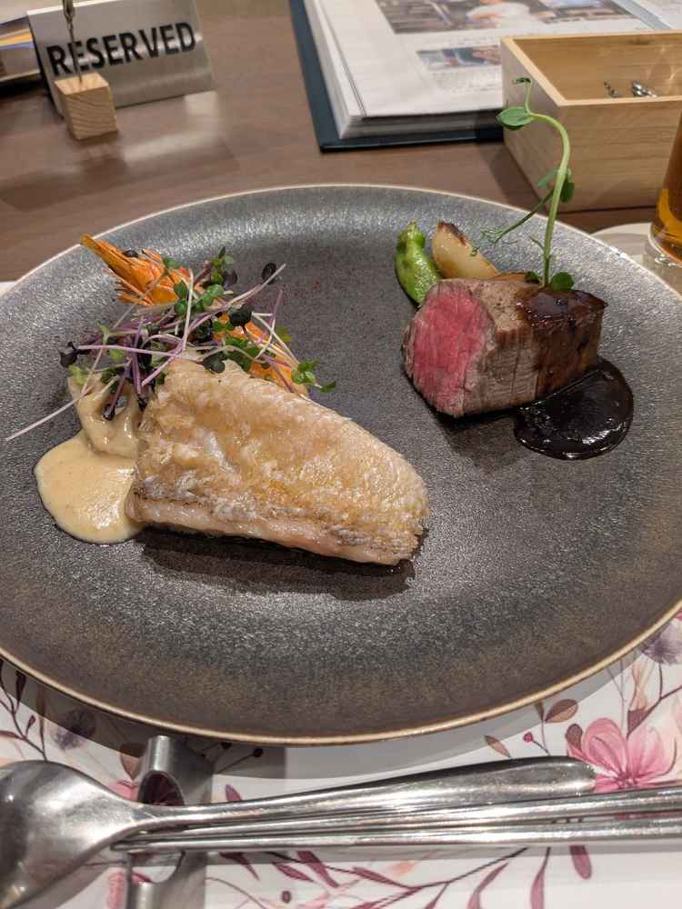 メイン料理のお魚、お肉どちらも美味しかった。