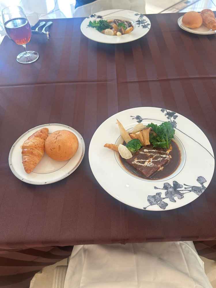 試食の料理。ビーフシチューをいただいた。近江牛がとてもとろとろで美味しかった。