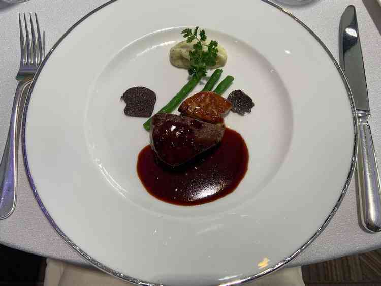 試食の料理です。ステーキはもちろん、ポテトやいんげんも美味しかったです。