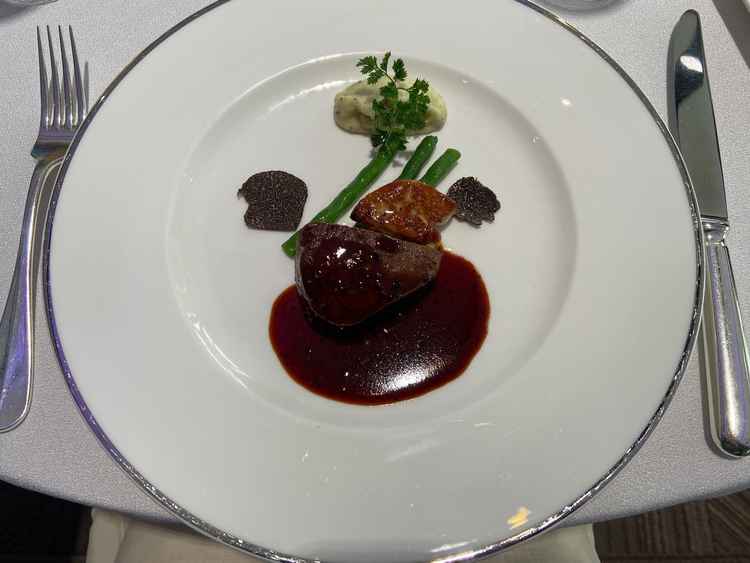 試食の料理です。ステーキはもちろん、ポテトやいんげんも美味しかったです。