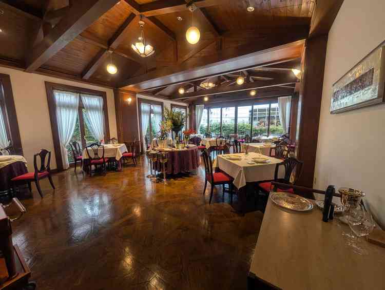 披露宴を執り行う会場の2階会場レイアウト例