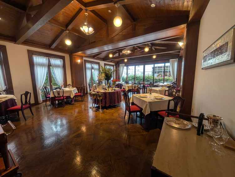 披露宴を執り行う会場の2階会場レイアウト例