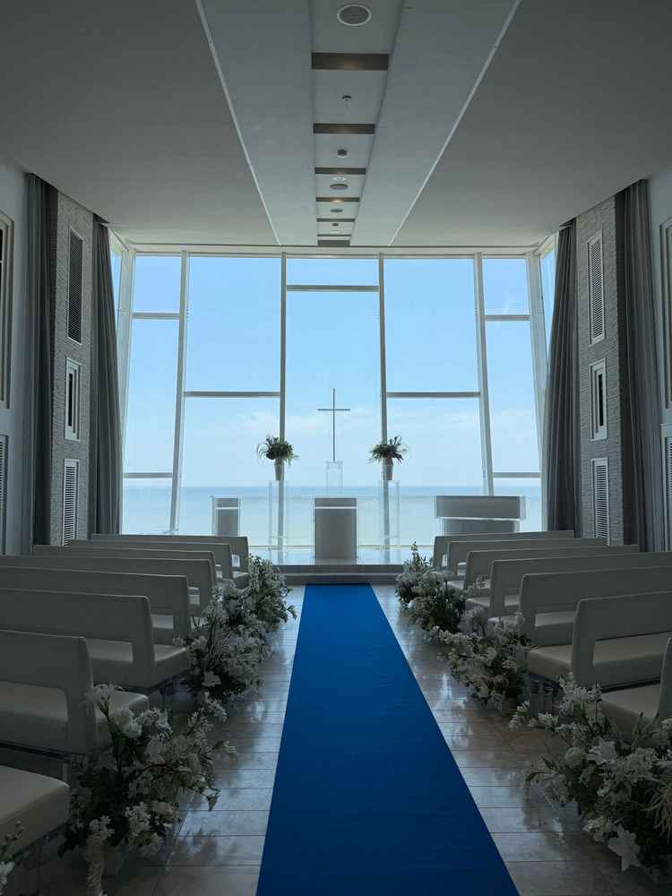 カーテンが開けばオーシャンビューというゲストにサプライズ演出ができる点がすごく良い。