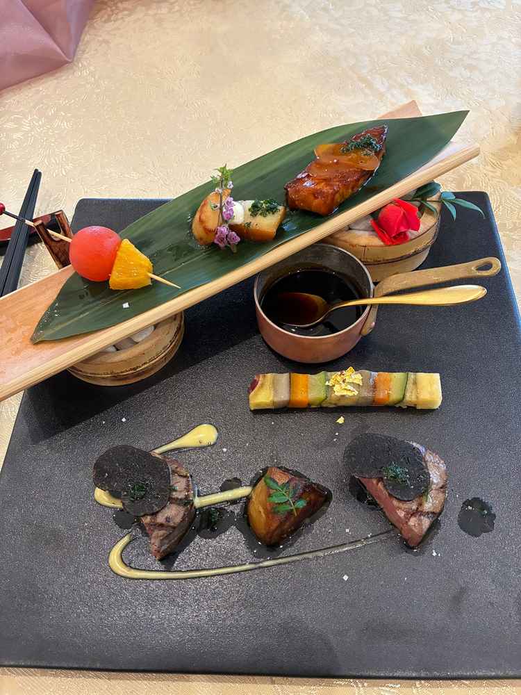 料理、魚料理とお肉料理のプレートを召し上がりました