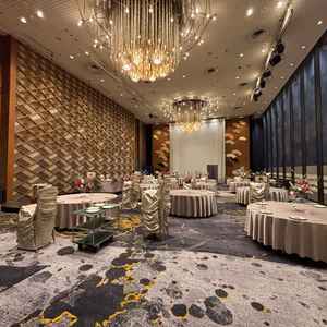 大きい会場もありました。天井も高く、開放的でした。