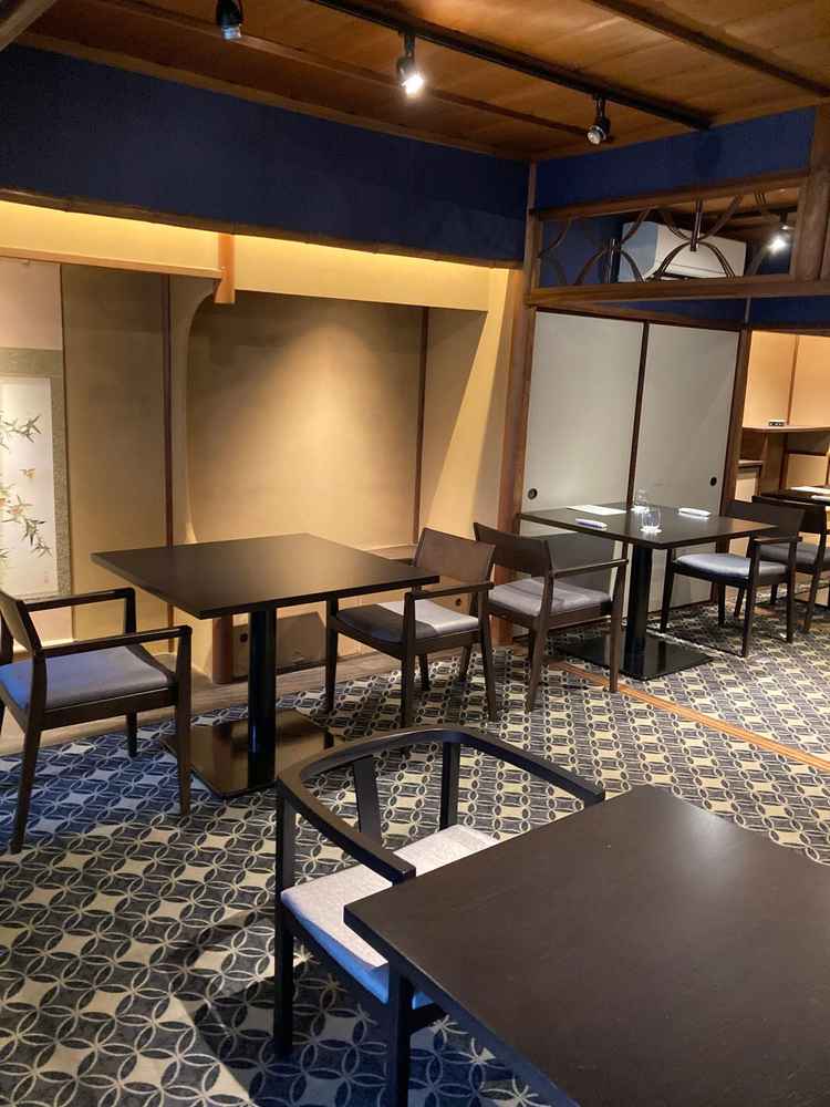 こちらはカフェとして営業していますが、小規模披露宴の場所としても利用できるそうです。