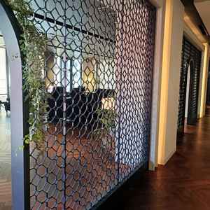 待合室。広いスペースが確保され、受付が同じ空間にあり、並ばずに受付を待てる特色がありました。