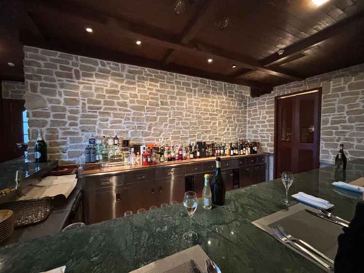 とても雰囲気の良かった、レストラン2Fのバーカウンター