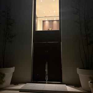 上の窓から登場し、ブーケトスやお菓子のばらまきなどの演出ができて楽しめそうでした。