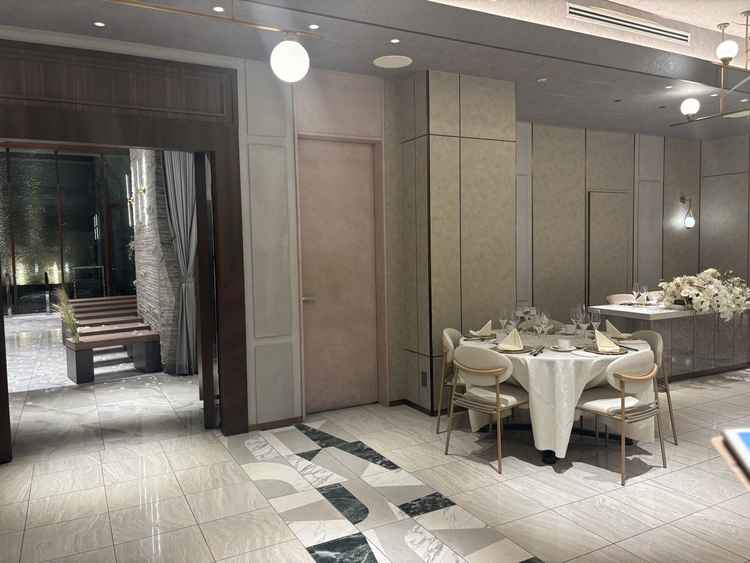 チャペルから披露宴会場が非常に近いので、ゲストにも動線の良さを喜ばれそうな気がします。