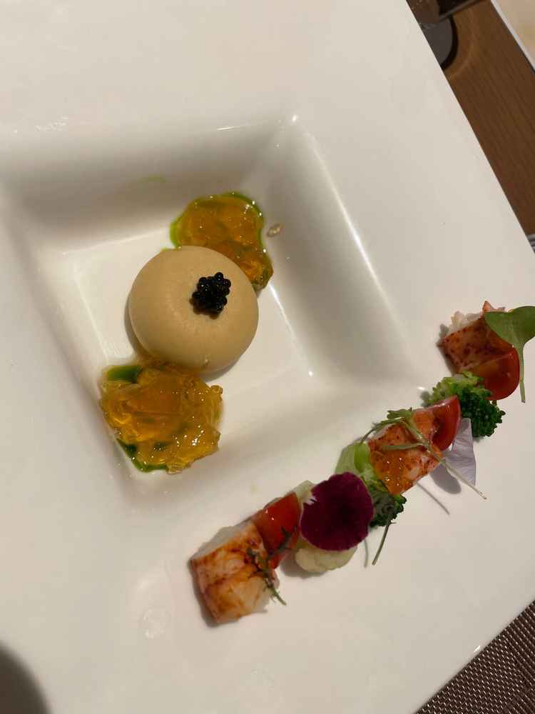 前菜になります。料理に自信があるとのことで、実際にいただいたところ、前菜からとてもおいしかったです。