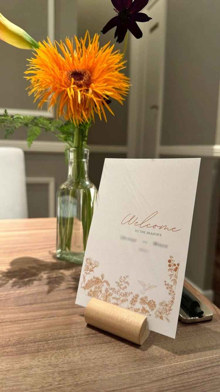 二人の名前が入ったウェルカムカードになります。細部に拘りを感じました。