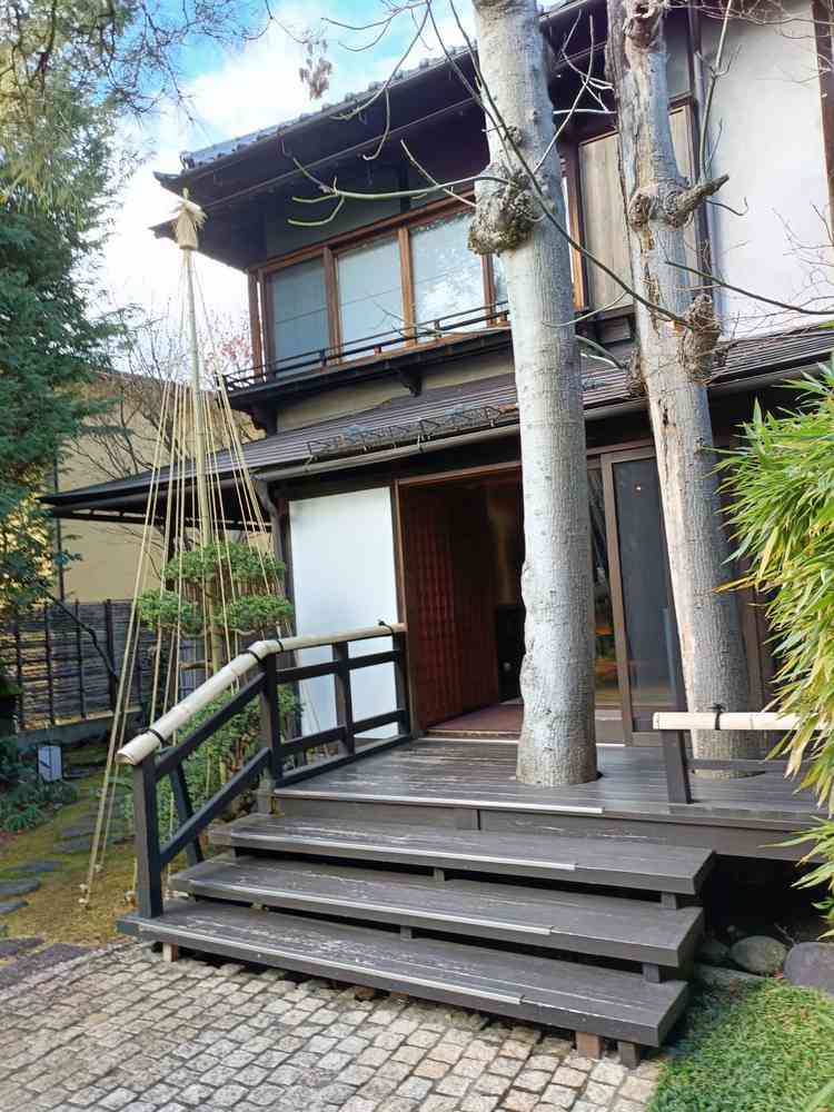 チャペルに行く際は一度建物から出る。