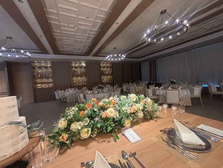 部屋を暗くしてキャンドルをつけることで昼間の時間帯でもナイトウエディングの雰囲気を味わえます。