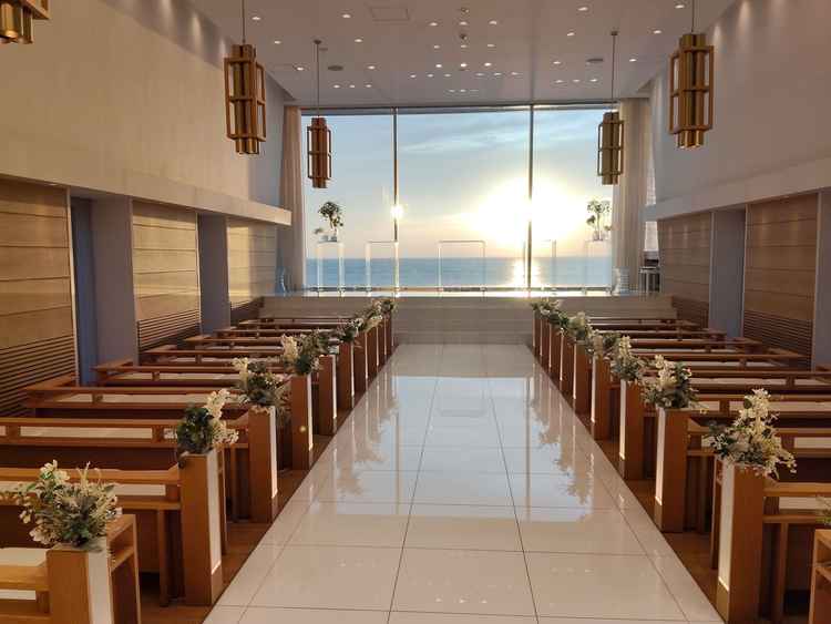 披露宴会場　夕方になればサンセットがよく見えそうでとても良さそうだった