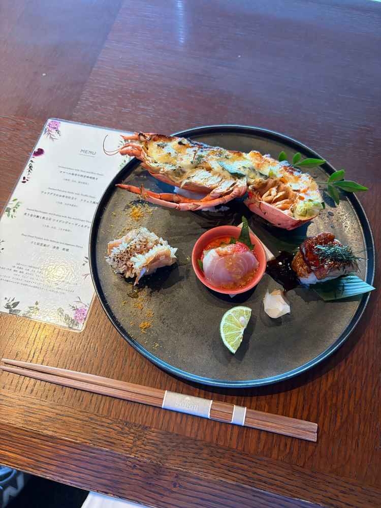 試食ではオマール海老の西京焼きや、人気のあるフォアグラ寿司などをいただけた。