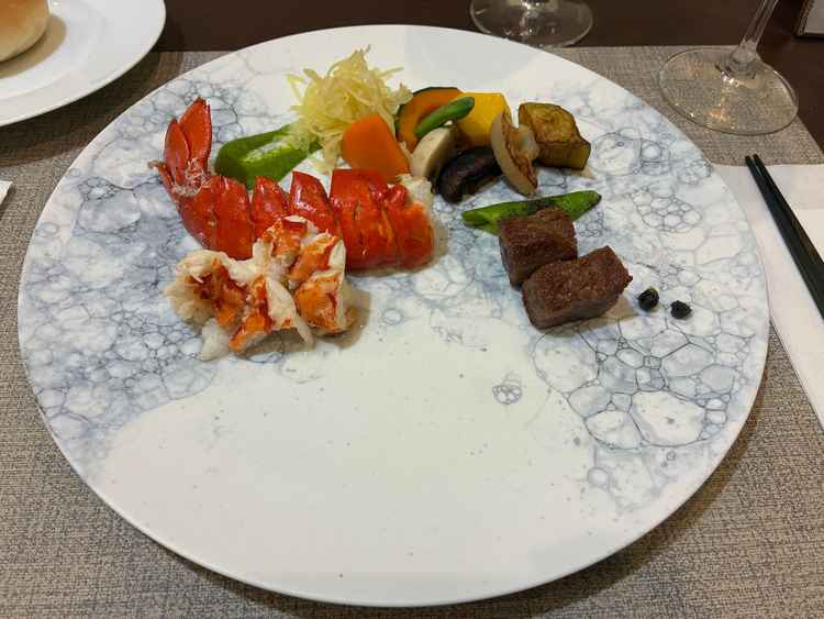 お料理もとても美味しく、配膳して頂いた際のご説明が丁寧でした。