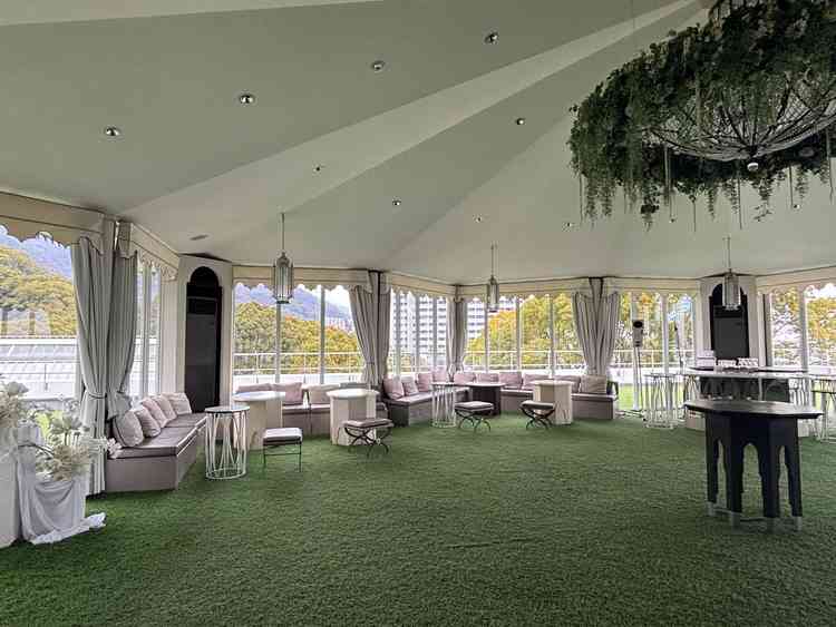 1番狭い会場はこちらの屋上も使えるとのことでご案内いただきました？