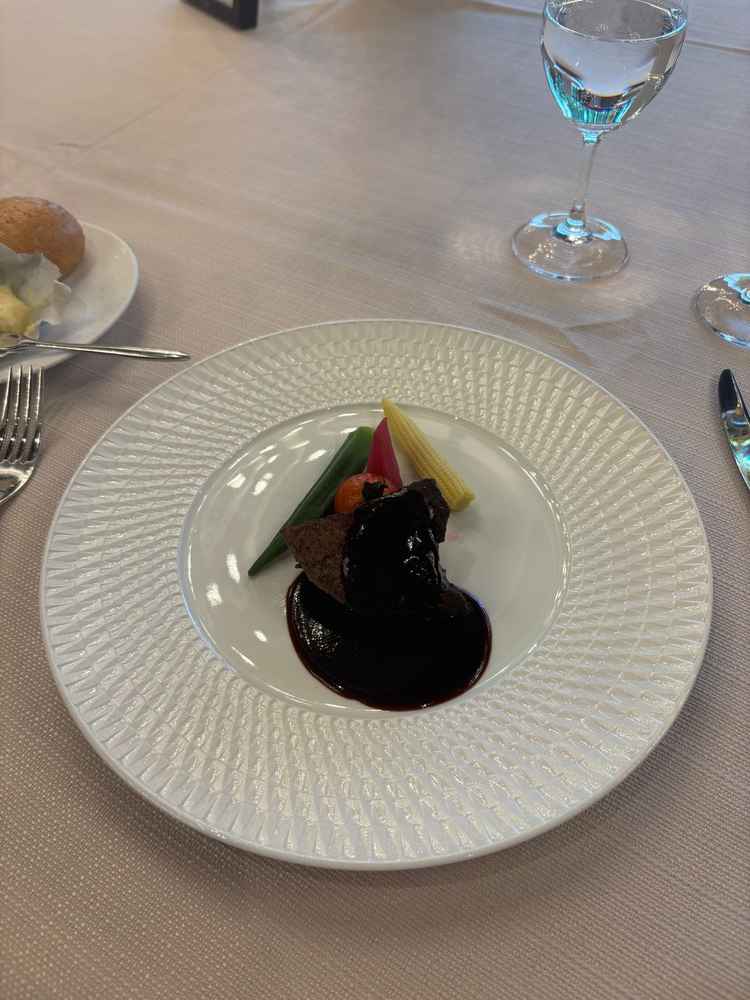 メインは和牛でした。