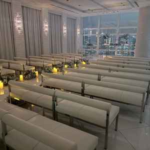 天井が高いチャペル