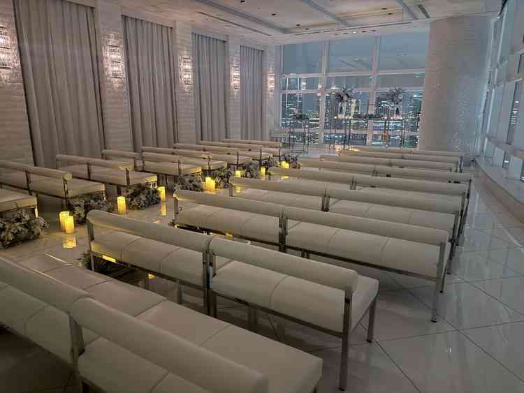 天井が高いチャペル