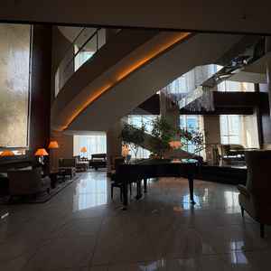 ファーストミートやフラワーシャワー、集合写真まで撮ることが出来る螺旋階段